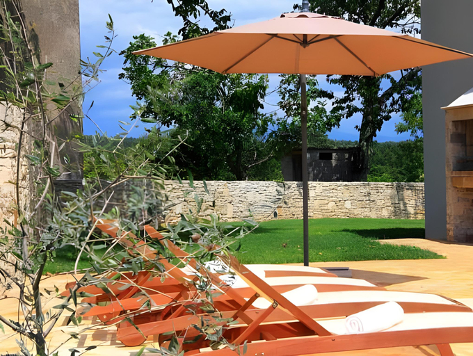 Others 4, Villas Adagio, Barban