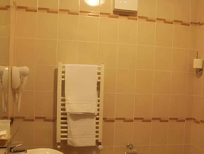 Bathroom 5, Domus Hotel, Isernia