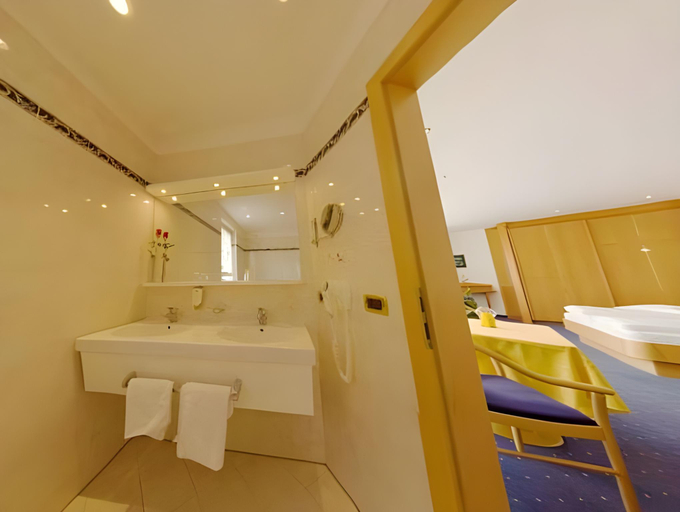 Bathroom 2, Hotel Garni Gunther, Bolzano