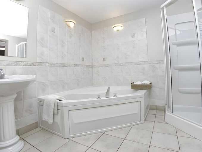 Bathroom 5, Clarion Hotel & Suites Brandon, Division No. 7