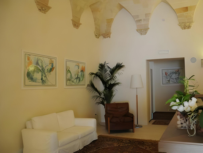 Others 4, Corte Borromeo, Taranto