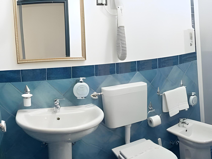 Bathroom 5, Mediterraneo, Palermo