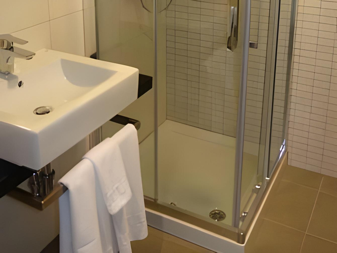Bathroom 3, Hotel Forum Evolucion, Burgos