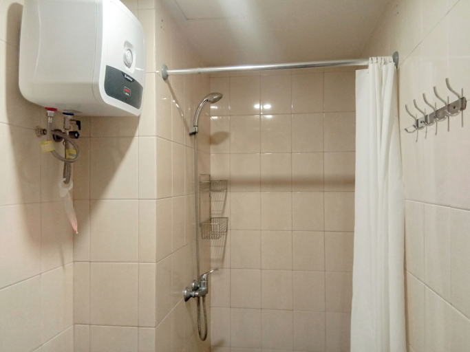 Bathroom 3, Spacious Luxury 1Br At Vida View Makassar Apartment, Makassar