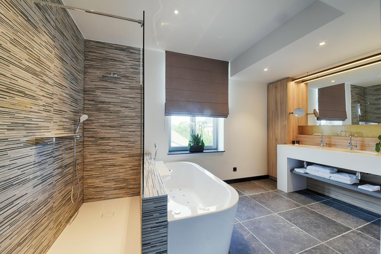 Bathroom, twee broeders, Limburg