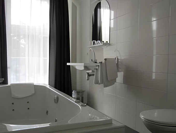 Bathroom 3, 1851 Bar - Hotel - Cinema, Wijk bij Duurstede