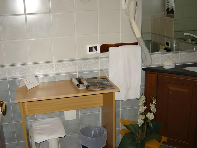 Bathroom 2, Hotel Stella Alpina, Trento