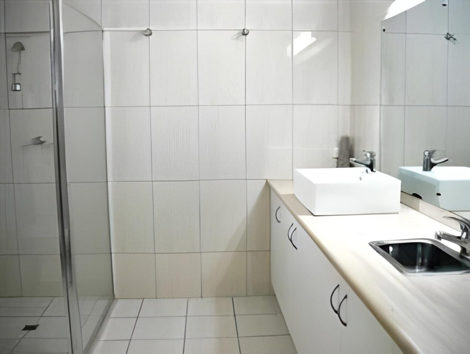 Bathroom 2, Motel Meneres, Corowa