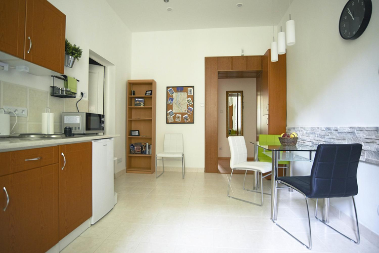 Others 2, Louisa Apartment, Budapesti