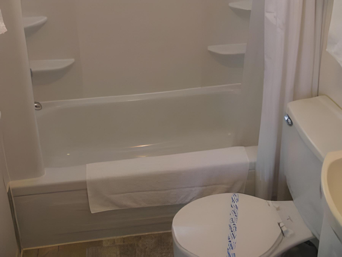 Bathroom 4, Motel de l'Outlet, Memphrémagog