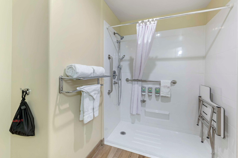 Bathroom 14