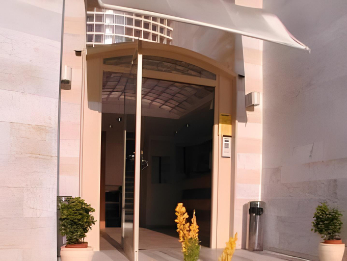 Entrance 3, Onda Marina, Lucca