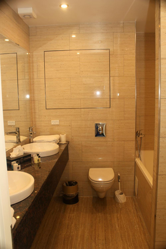 Bathroom, Seafront Hotel, Hjørring