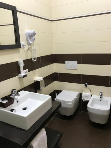 Bathroom 9