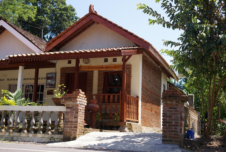 Exterior 2