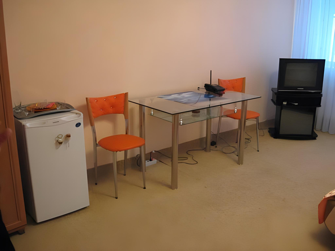 Others 5, Hotel Lidia