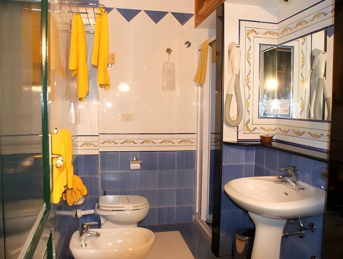 Bathroom 5, Residence Mendolita, Messina