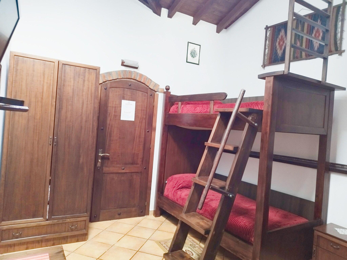 Bedroom 3, Guva, Beratit