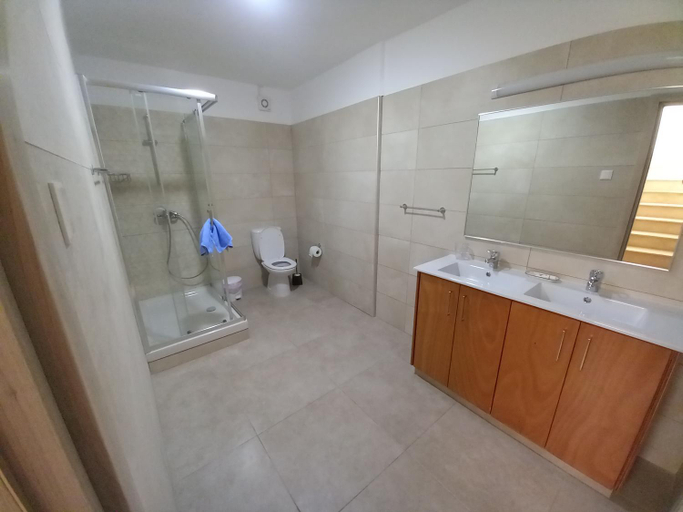 Bathroom 3, Proteas Mare Suites