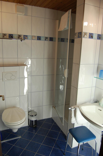 Bathroom 5, Hotel - Pension - Heidelberg inkl. Chiemgaukarte, Traunstein