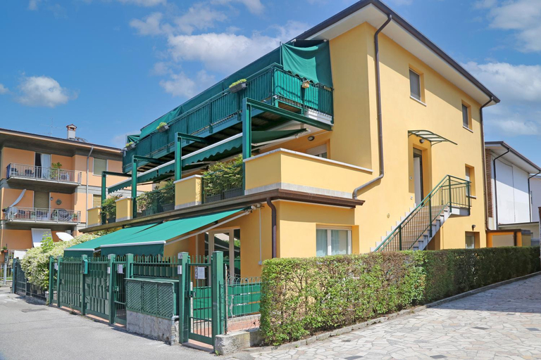 Exterior 3