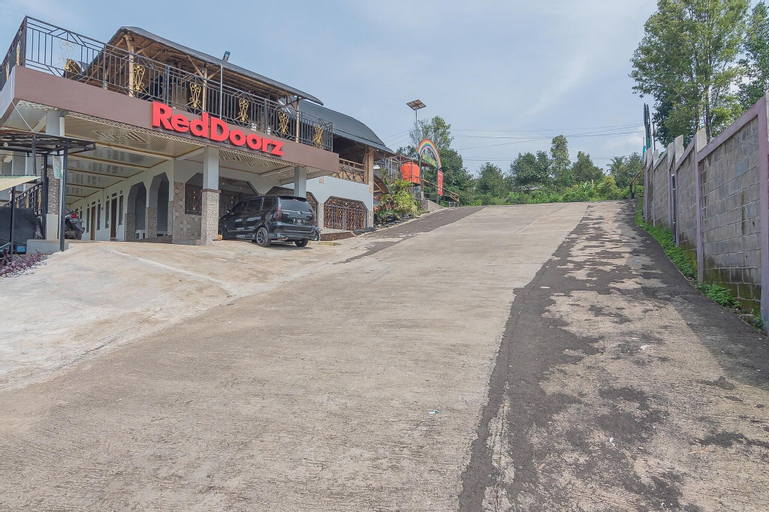 Exterior & Views 2, Formerly RedDoorz Resort Batu Apung Purwakarta, Purwakarta