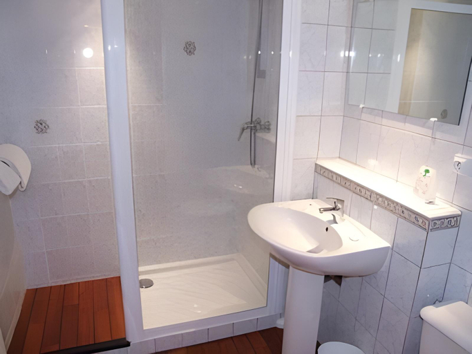 Bathroom 2, Hotel Saint-Aignan, Loiret