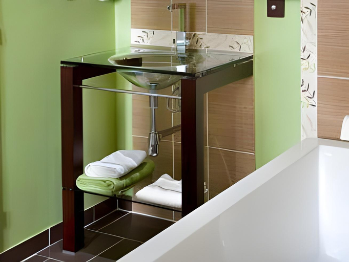 Bathroom 3, La Gourmandine, Vienne