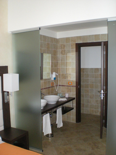 Bathroom 5, Cala dei Saraceni, Cosenza