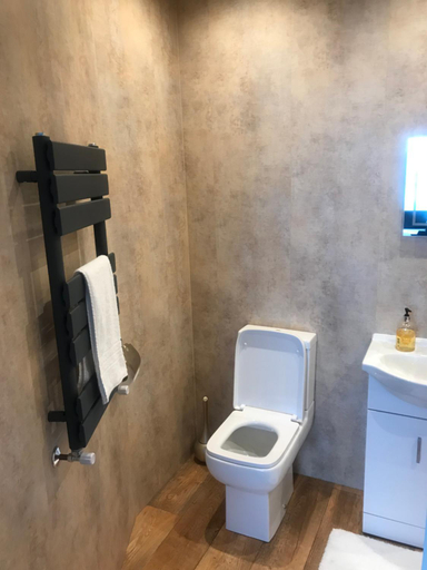 Bathroom 3, Shores Holiday Apartments, Blackpool