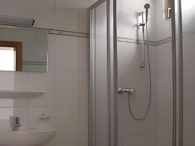Bathroom 2, Hotel & Suites Gluck Auf, Schwaz