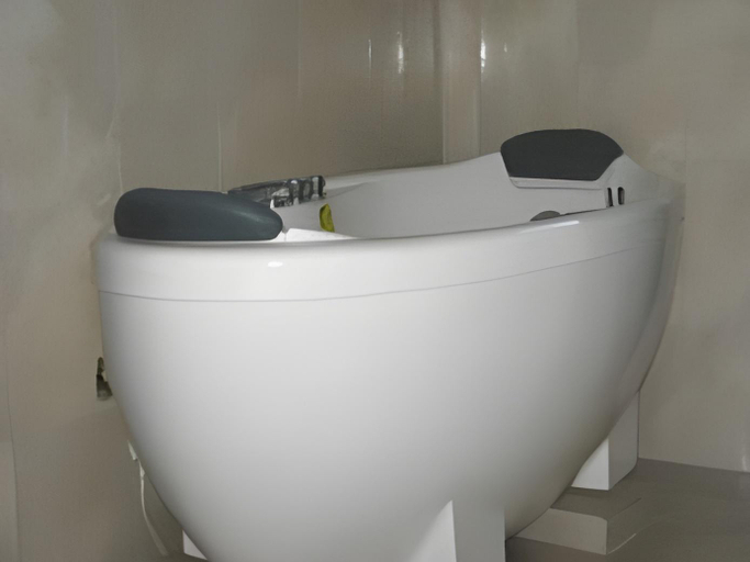 Bathroom 4, Retreat Guest House