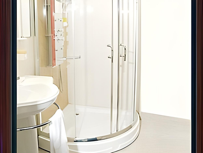 Bathroom 4, Hotel Meridian Plaza, Delhi