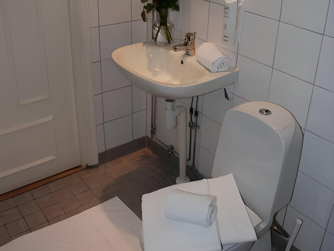 Bathroom 3, Nora Stadshotell, Sure Hotel Collection By Best Western, Nora