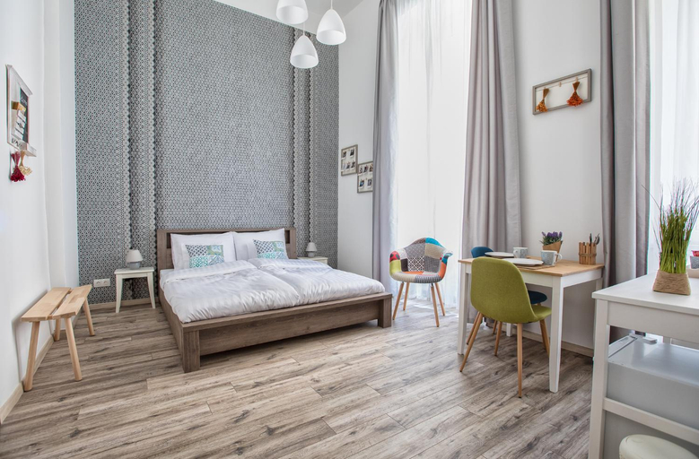 Bedroom 2, Budapest Passage 1, Budapesti