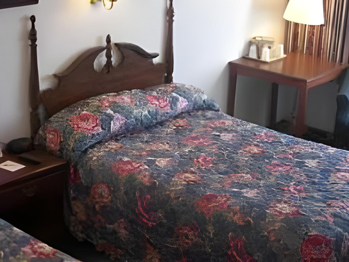 Bedroom 3, Fort Knox Inn, Hancock