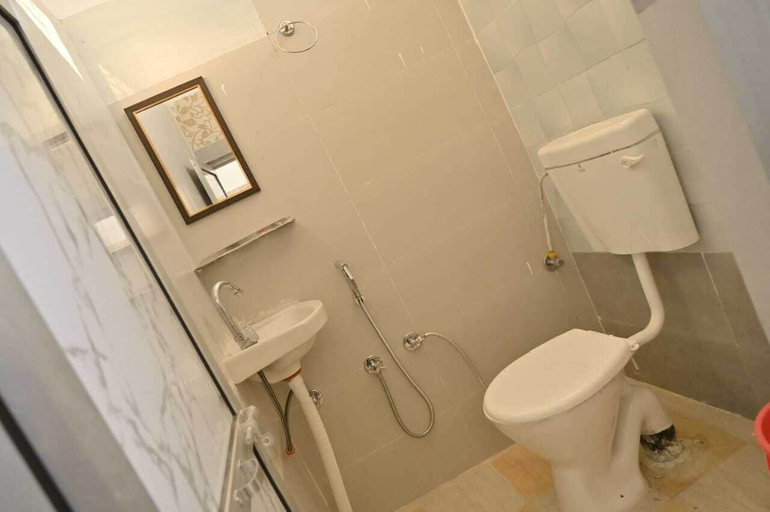 Bathroom 2, Jai Hind Guest House, Faizabad