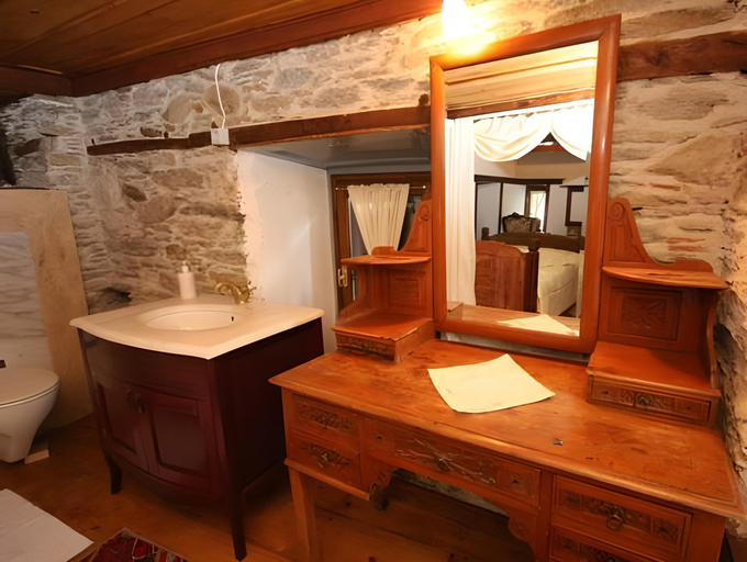 Bathroom 3, Kirkinca Houses, Selçuk