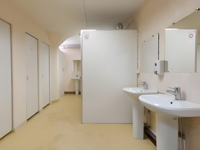 Bathroom 3, Vyborghostel, Vyborgskiy rayon