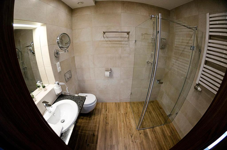 Bathroom 3, Lando, Tarnowskie