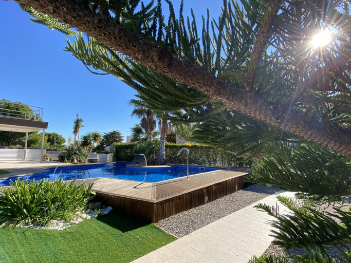 Others 3, Isabella spacious modern villa with sea views, Tarragona