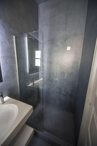 Bathroom 3, Anemomilos, South Aegean