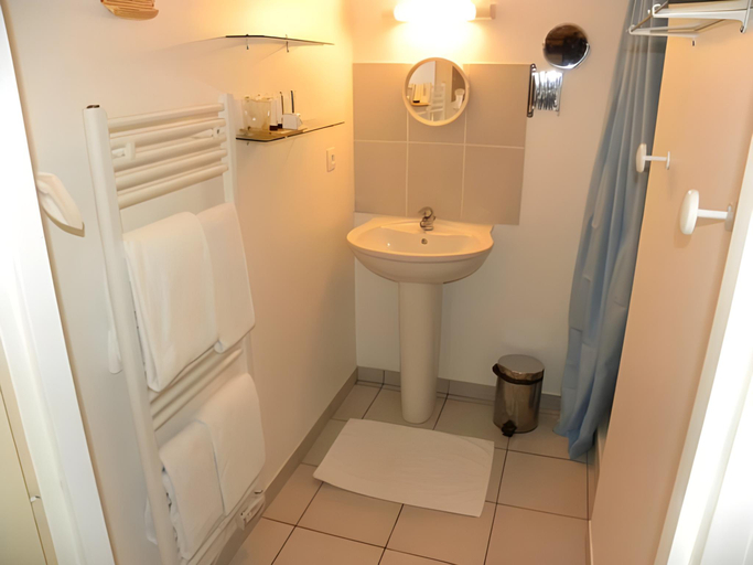 Bathroom 4, Auberge de la Caillere, Loir-et-Cher