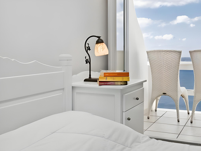 Bedroom 2, Hotel Thireas, South Aegean