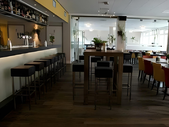 Food & Drinks