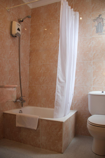 Bathroom 11