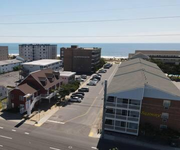Others 4, Sunny Beach Getaway A1 Ocean Block Walk to Beach, Worcester