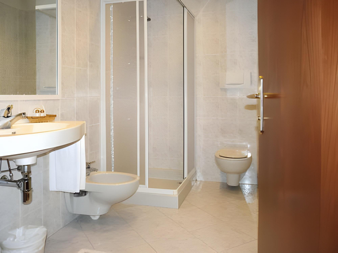 Bathroom 3, Hotel Gardenia, Verona