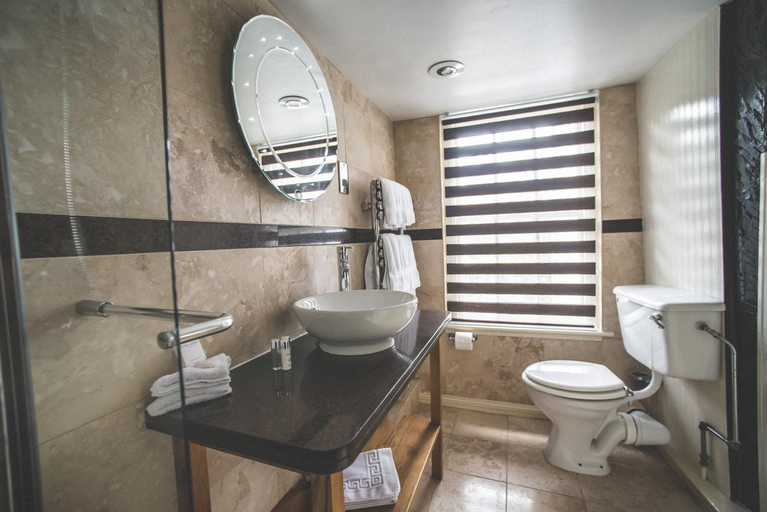 Bathroom 3, Jeakes House, East Sussex