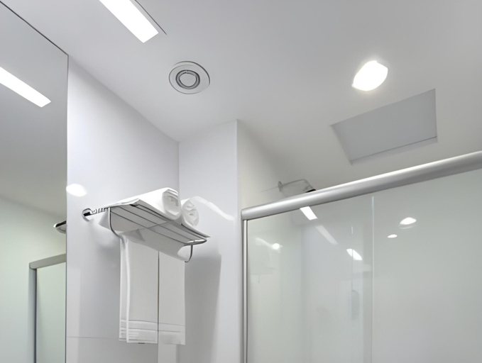 Bathroom 4, Ibis Styles Belem Hangar, Belém